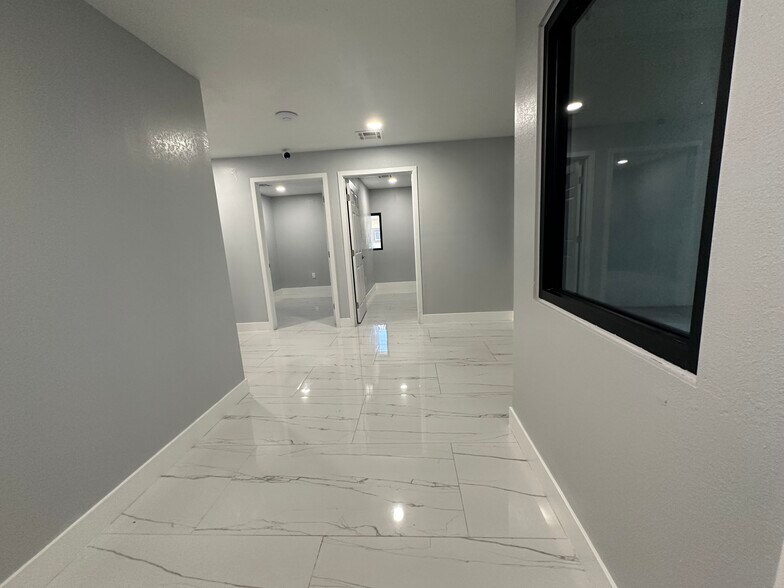More Photos Of 1406 W Camelback Rd, Phoenix Office For Sale