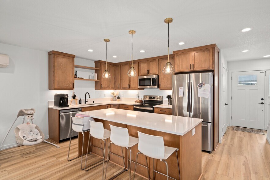 More Photos Of 1013 Peach Rd, Winlock Apartments For Sale