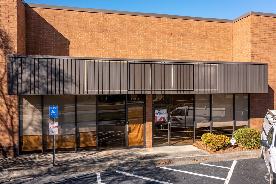 More Photos Of 5845 Oakbrook Pky, Norcross Distribution For Lease