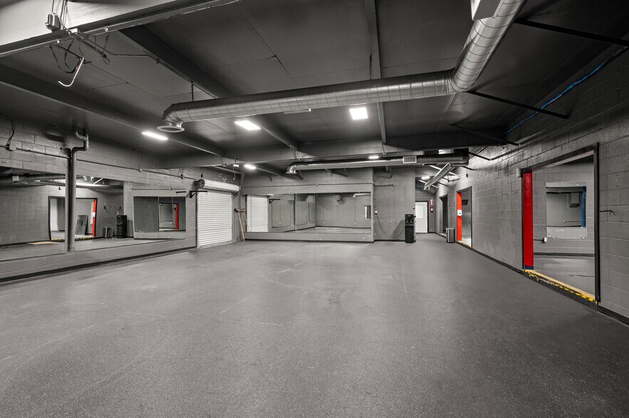 More Photos Of 8020 Ronson Rd, San Diego Warehouse For Lease