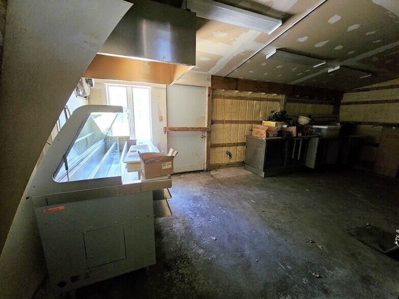 More Photos Of 305 S Mable St, Pinconning Restaurant For Sale