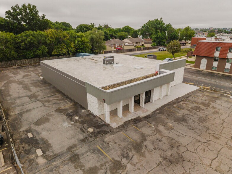 More Photos Of 2234 S Oliver St, Wichita Freestanding For Sale