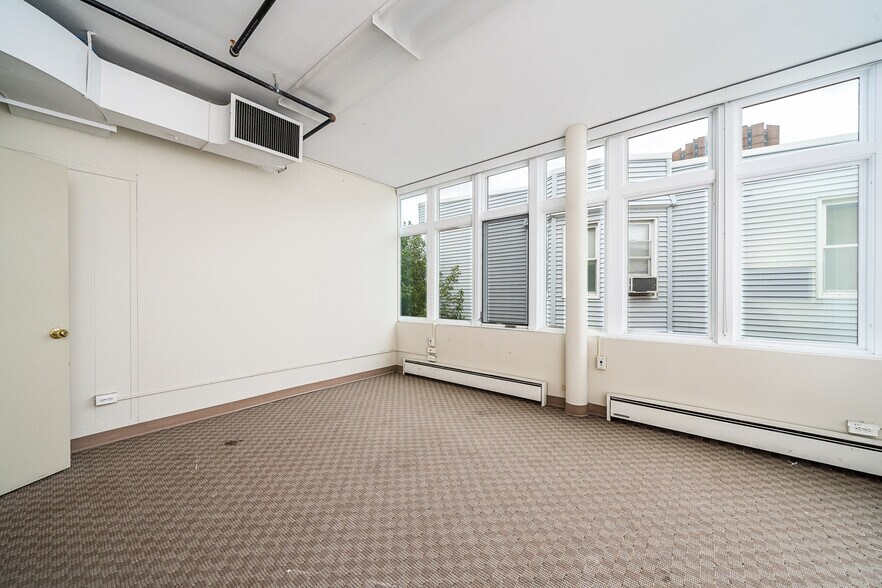 More Photos Of 2000 West St, Union City Office Residential For Lease