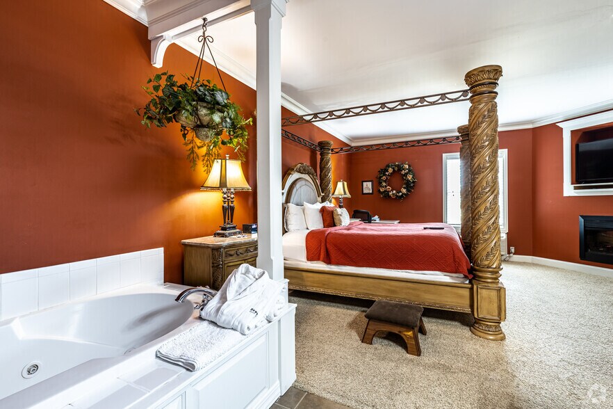 More Photos Of 1245 N Brown St, La Plata Hotel For Sale