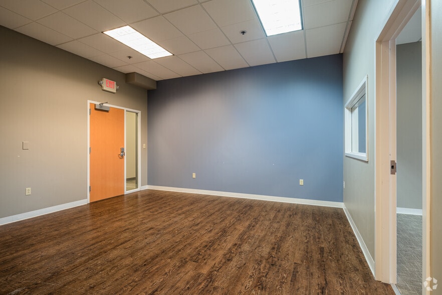 More Photos Of 16721-16765 Main St, Wildwood General Retail For Sale