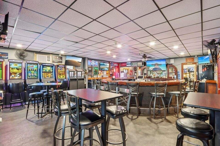 More Photos Of 6218 S 27th St, Milwaukee Restaurant For Sale