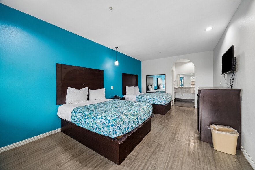 More Photos Of 14621 Highway 59 N, Humble Hotel For Sale