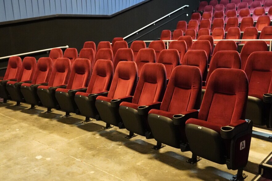 More Photos Of 2401 Jacaman Rd, Laredo Freestanding For Lease