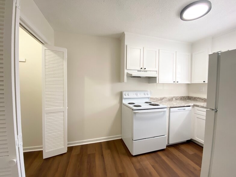 More Photos Of 1127 Rutherford Rd, Greenville Apartments For Sale