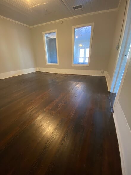 More Photos Of 1 W Main St, Buford Storefront Retail Office For Lease