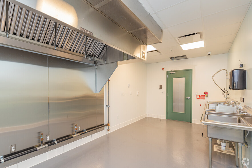 More Photos Of 2005 NW 97th Ave, Miami Freestanding For Lease