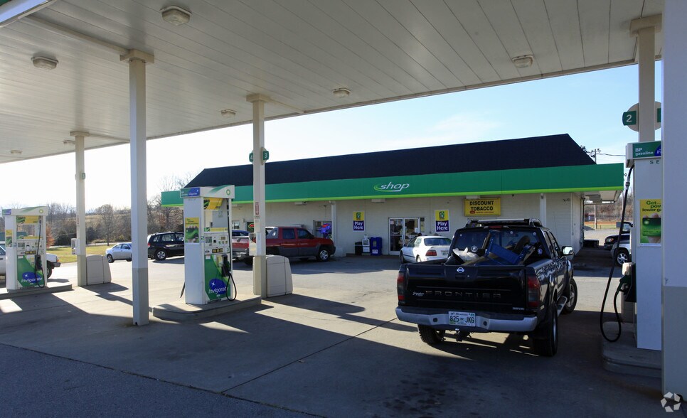 More Photos Of 3381 Tn-48, Charlotte Convenience Store For Lease