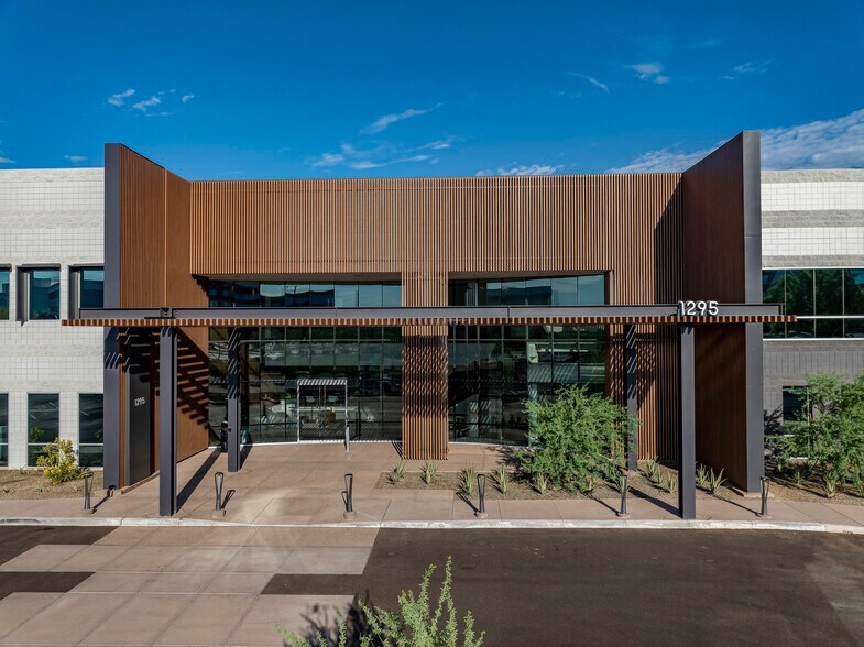More Photos Of 1295 W Washington St, Tempe Office For Lease