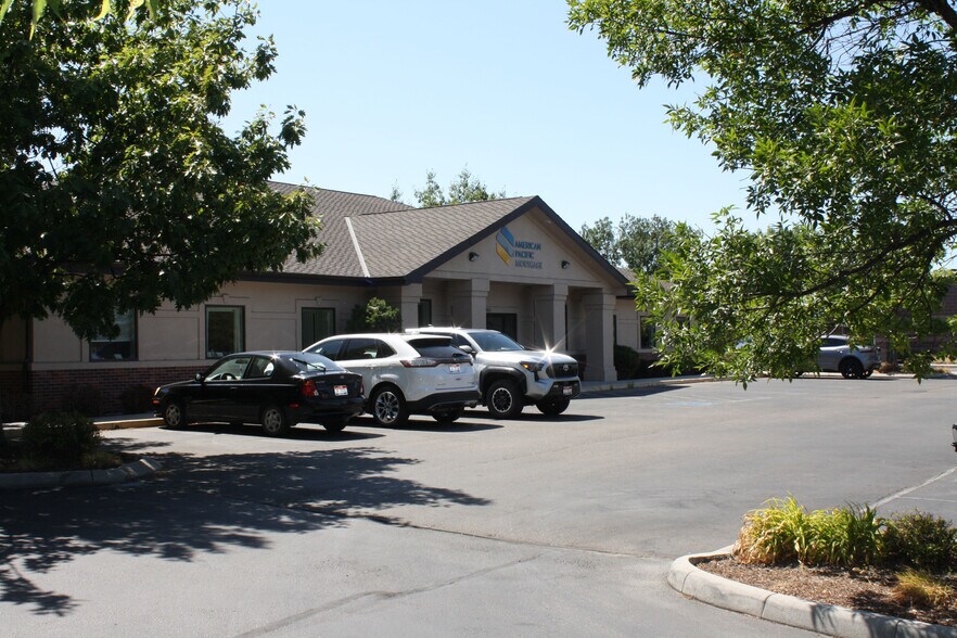 More Photos Of 460 N Fitness Pl, Eagle Office For Lease