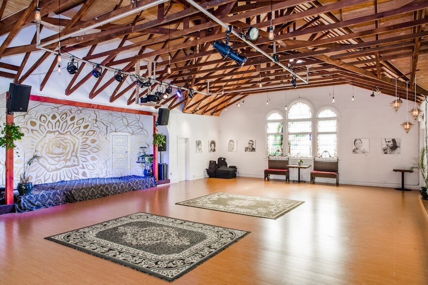 More Photos Of 305 Rose Ave, Venice Religious Facility For Sale