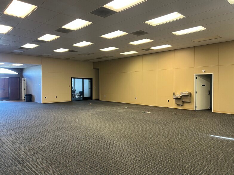 More Photos Of 1800 Arden Way, Sacramento Bank For Lease