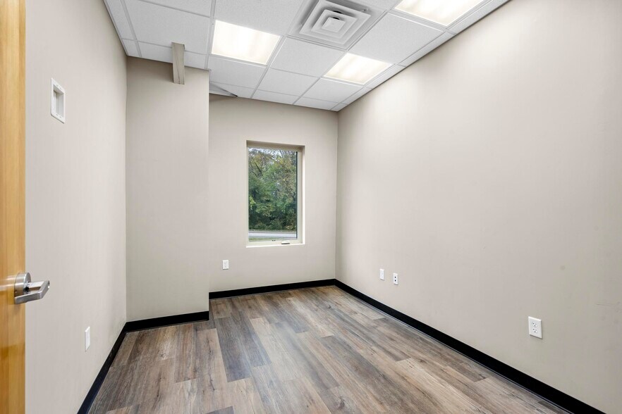 More Photos Of 1006 Ash St, Eudora Loft Creative Space For Lease