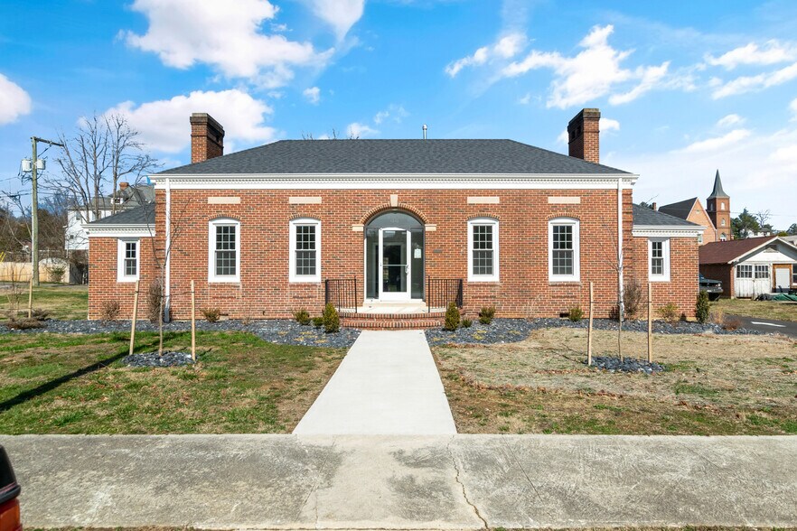 More Photos Of 44 4th St NW, Pulaski Office For Sale