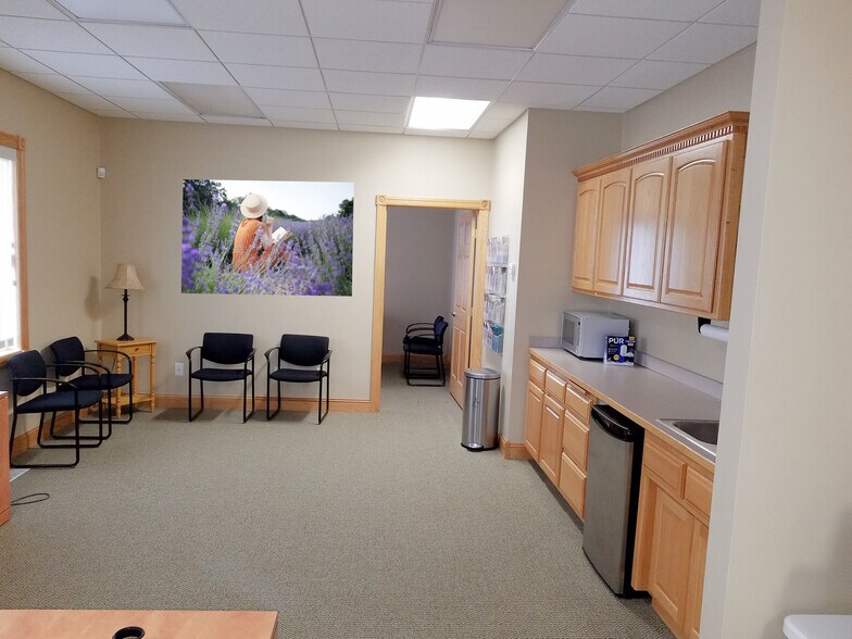 More Photos Of 1881 NW Station Parkway, Andover Office Residential For Lease