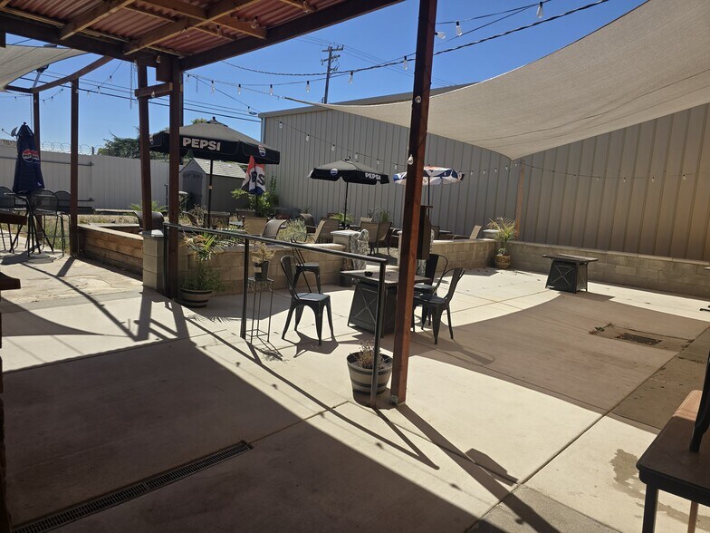 More Photos Of 413 7th St, Modesto Storefront For Sale