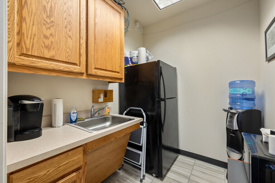 More Photos Of 1508 Dessau Ridge Ln, Austin Office For Sale