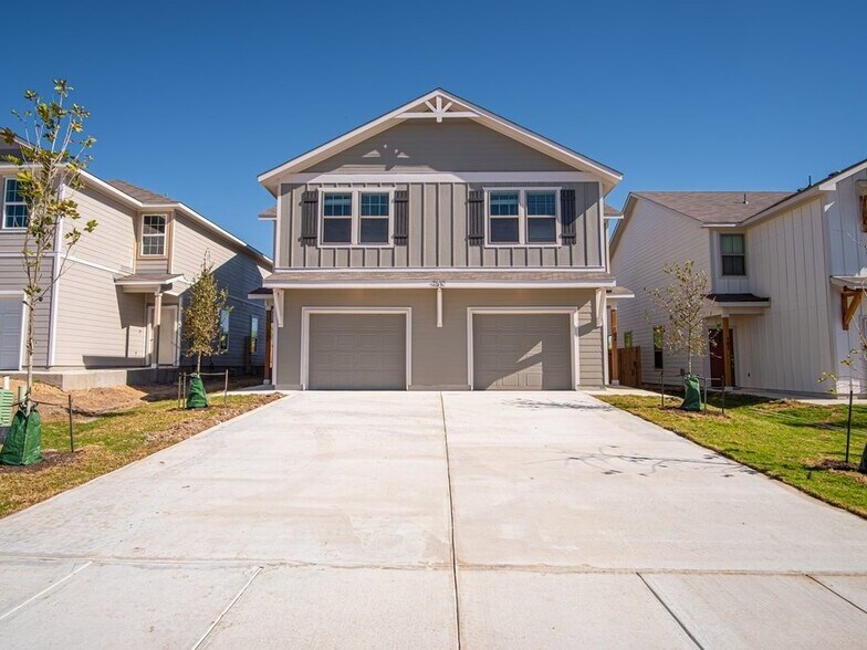 More Photos Of 6408 Segovia Ranch, San Antonio Apartments For Sale