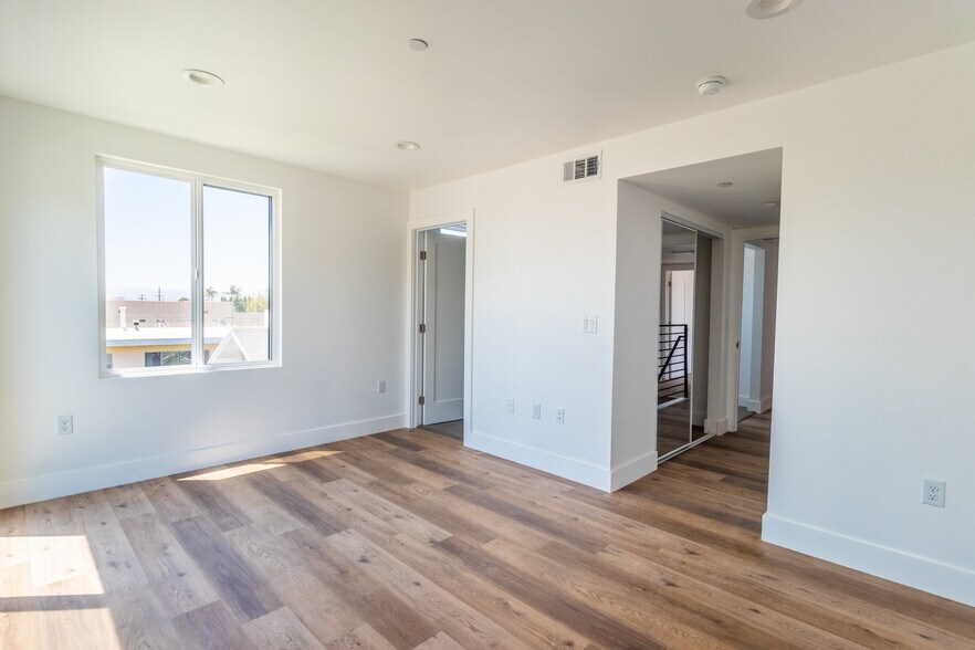 More Photos Of 4505 18th, Los Angeles Apartments For Sale
