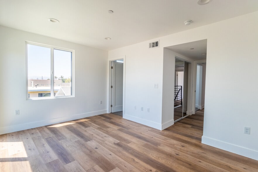 More Photos Of 4505 W 18th St, Los Angeles Multifamily For Sale