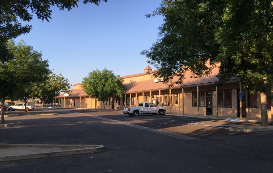 More Photos Of 1716 N 11th Ave, Hanford Freestanding For Lease
