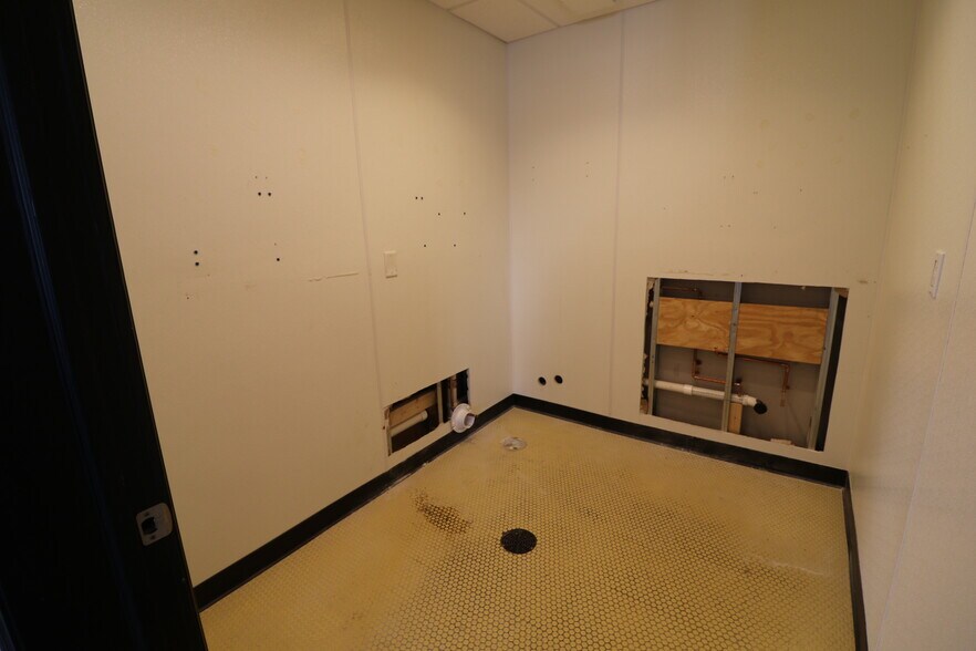 More Photos Of 1223 E Sciota Ave, Peoria Heights Industrial For Lease