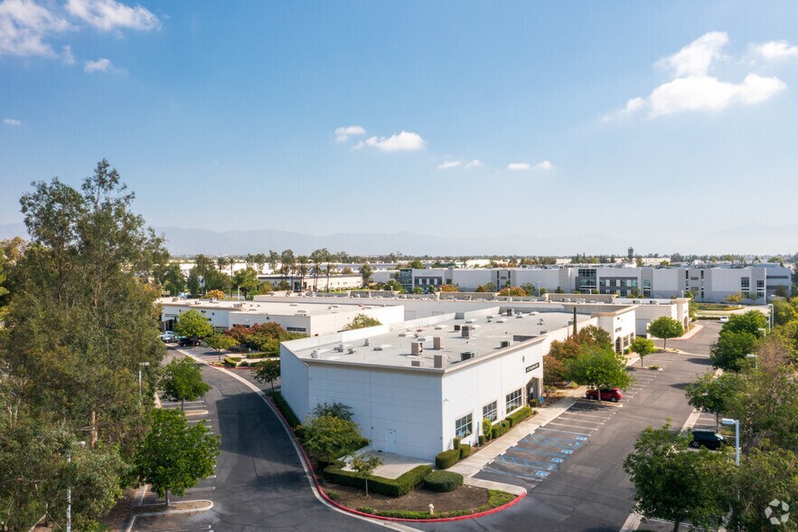 More Photos Of 7970 Cherry Ave, Fontana Showroom For Lease