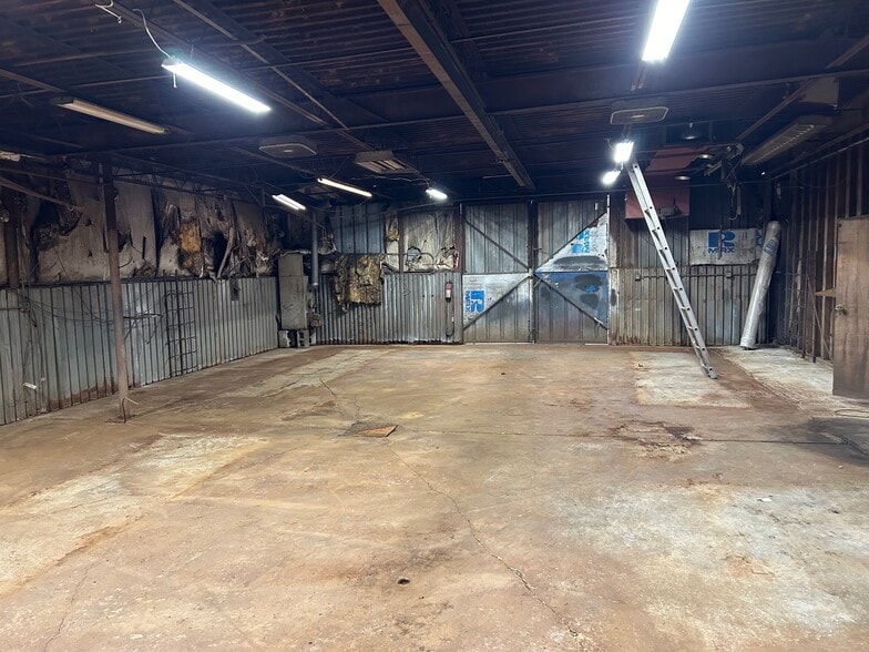 More Photos Of 7726 Warwick Blvd, Newport News Warehouse For Lease