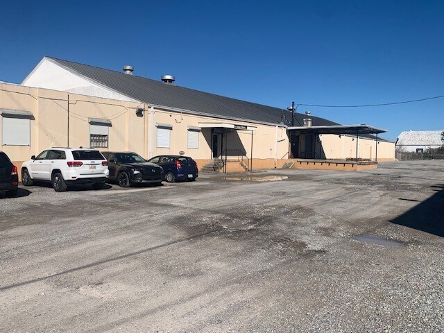 More Photos Of 4401 Euphrosine St, New Orleans Distribution For Lease