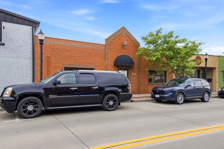 More Photos Of 326 SE Douglas St, Lees Summit Office For Sale