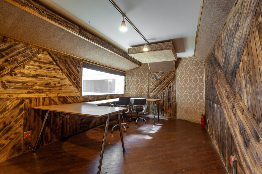 More Photos Of 2425 W 14th St, Chicago Loft Creative Space For Lease