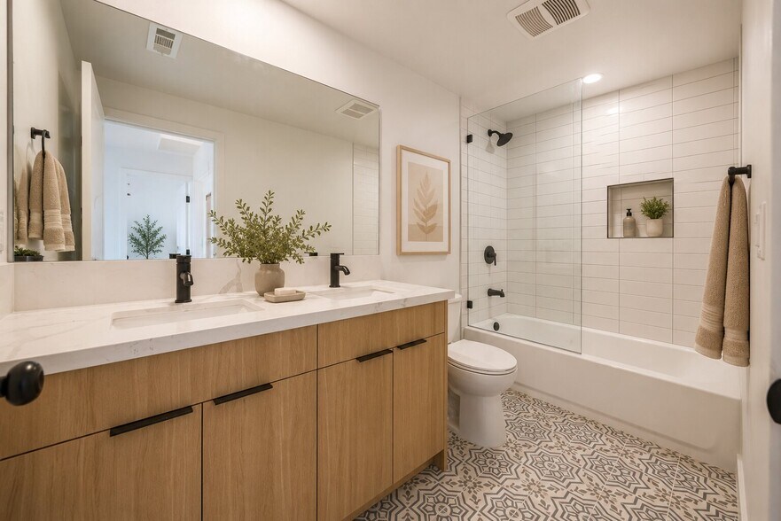 More Photos Of 2010 S Dunsmuir Ave, Los Angeles Multifamily For Sale