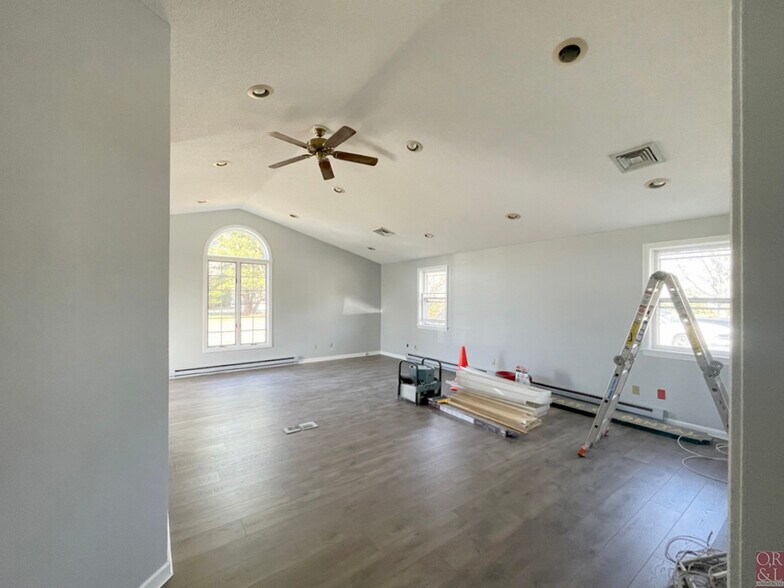 More Photos Of 107 Main St, Hebron Medical For Lease