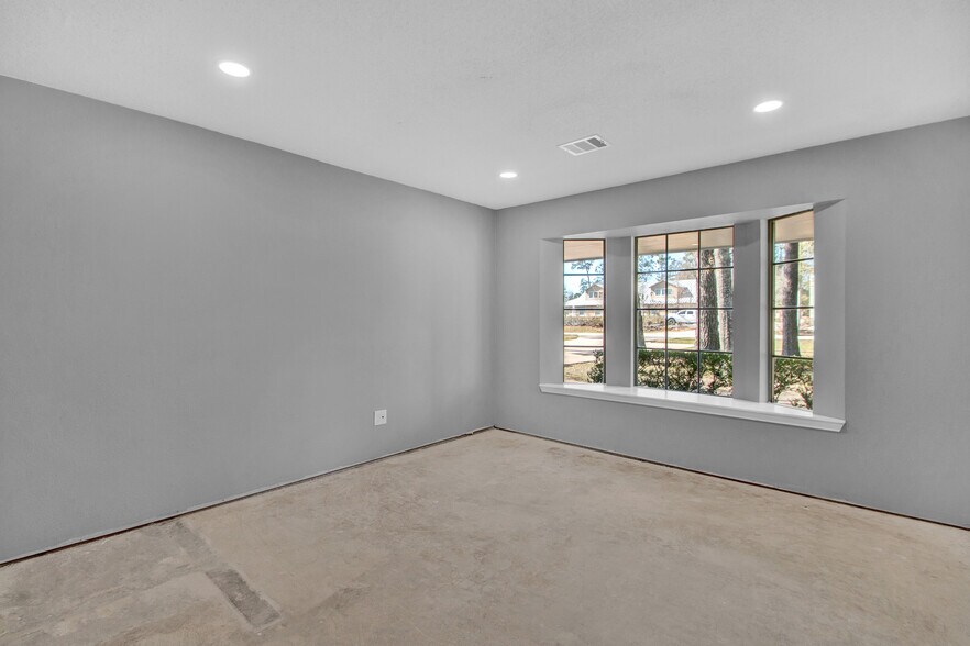 More Photos Of 26206 Oak Ridge Dr, Spring Office For Lease