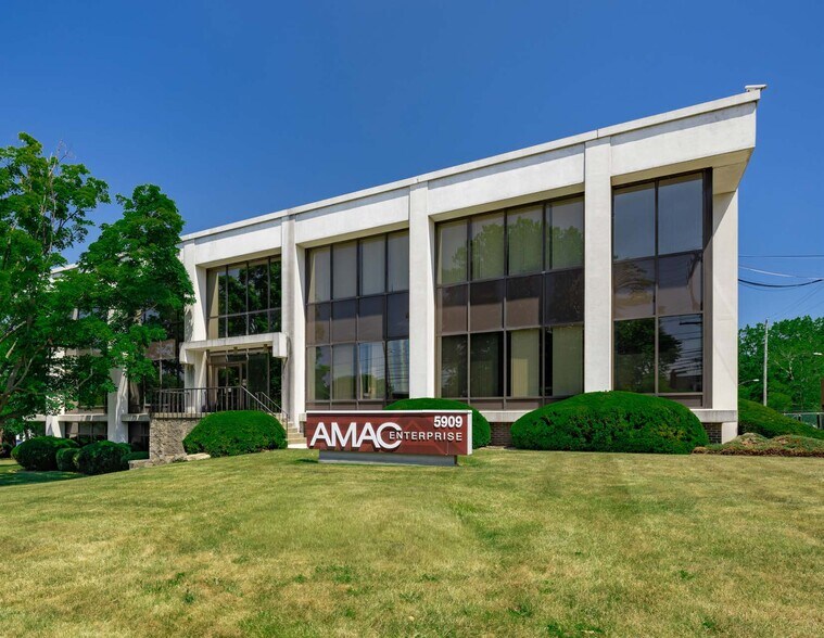 Primary Photo Of 5909 W 130th St, Parma Manufacturing For Sale