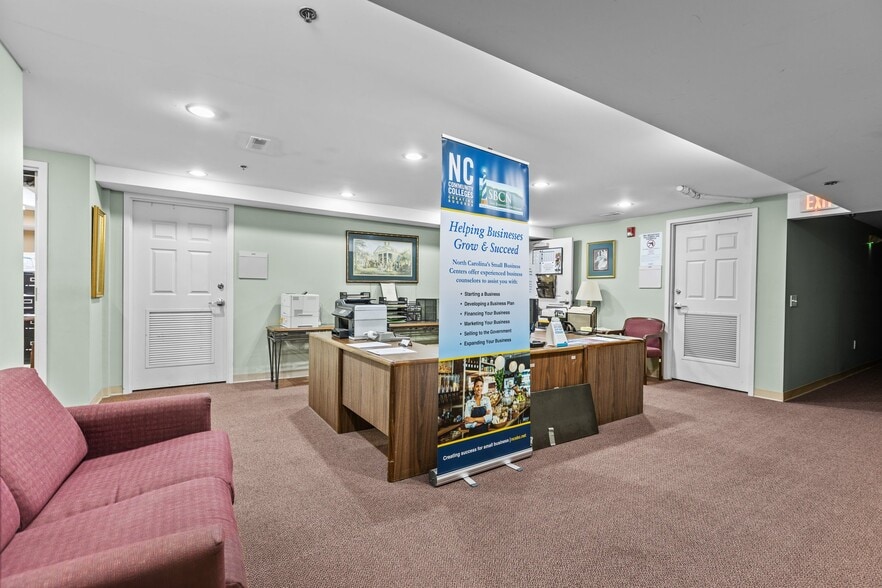 More Photos Of 327 N Queen St, Kinston Office For Sale