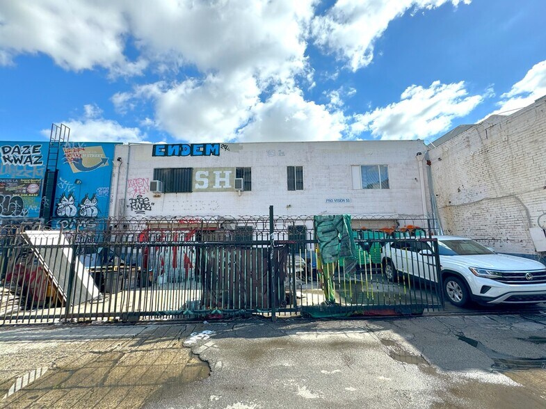 More Photos Of 1155-1157 S Main St, Los Angeles General Retail For Lease
