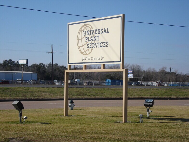 More Photos Of 2440 W Cardinal Dr, Beaumont Warehouse For Lease