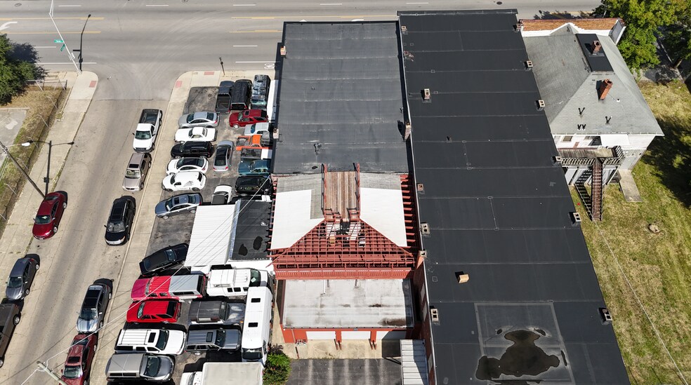 More Photos Of 975 W Broad St, Columbus Office For Lease