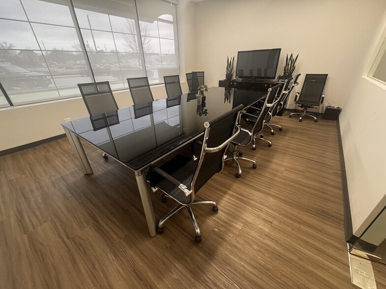 More Photos Of 160 S River St, Aurora Apartments For Lease