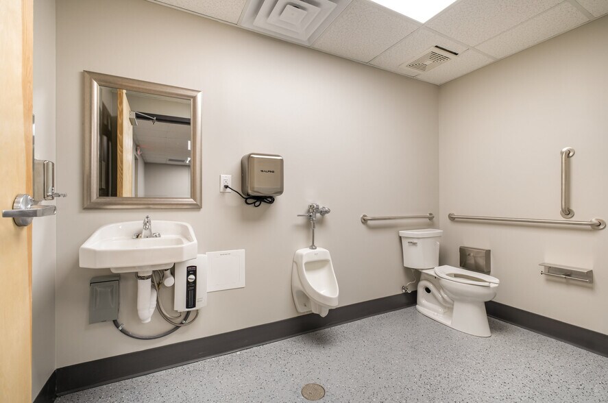 More Photos Of 2150 Cherry Rd, Rock Hill Flex For Lease