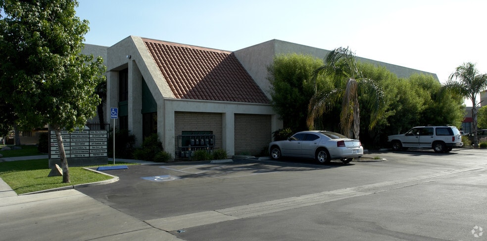 More Photos Of 4949 Buckley Way, Bakersfield Office For Lease