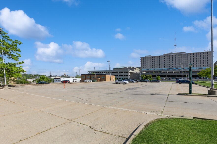 More Photos Of 1203 & 1221 4th Street, Des Moines Land For Sale