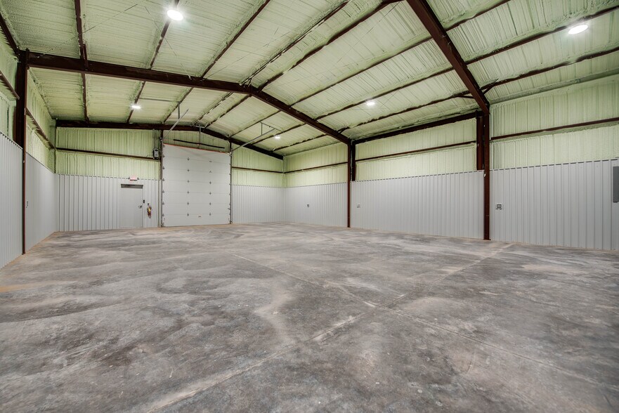 More Photos Of 1712 FM 1788, Midland Warehouse For Lease