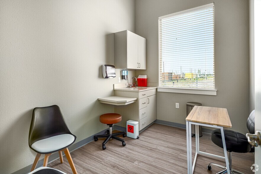 More Photos Of 1400 N Coit Rd, McKinney Medical For Lease