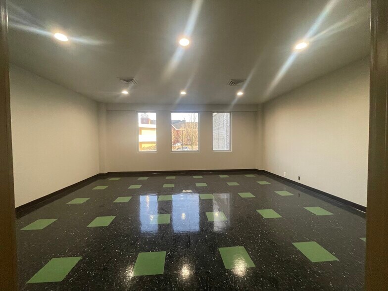 More Photos Of 100-150 High St SE, Salem Storefront Retail Office For Lease